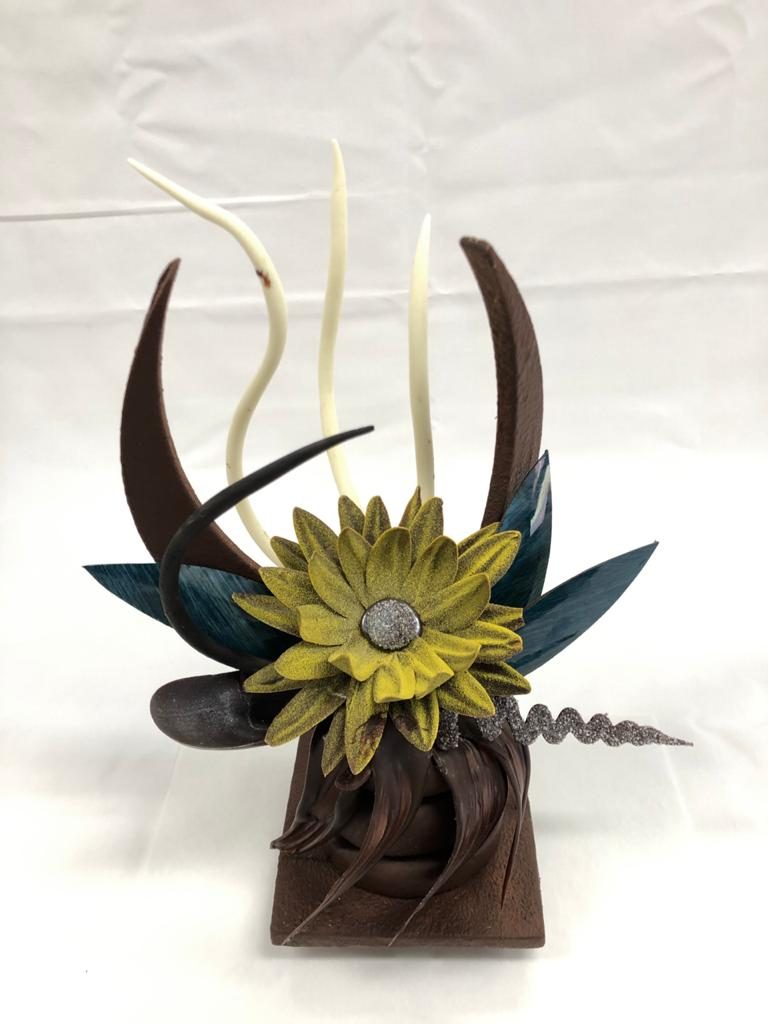 Chocolate showpiece with sunflower